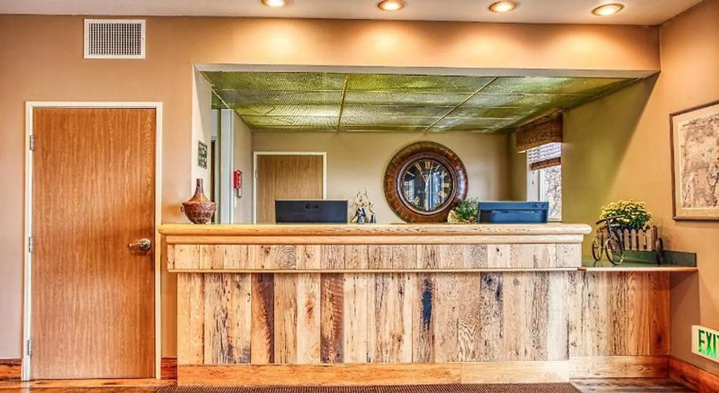 Rory & Ryan Inn LOUNGE_LOBBY