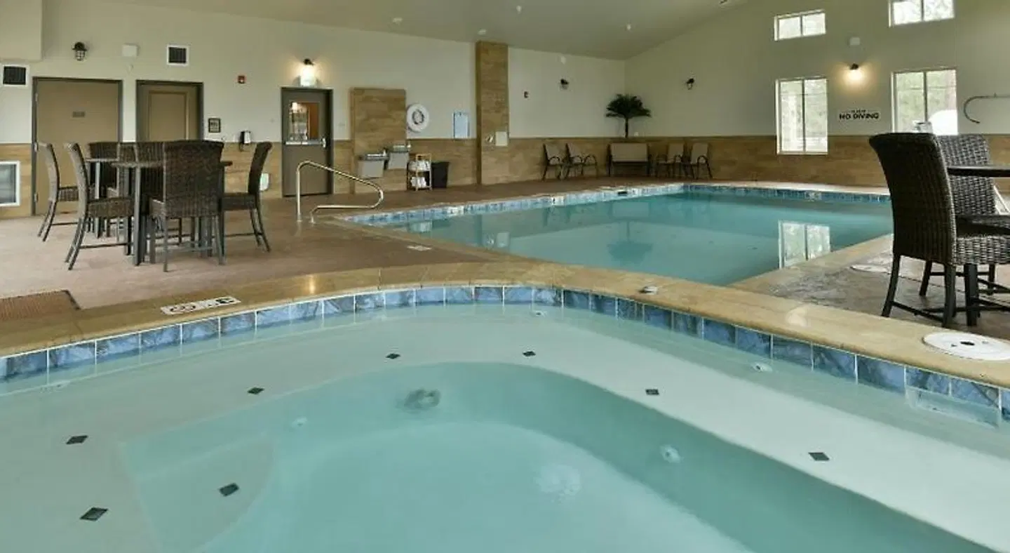 GrandStay Hotel & Suites Hallenbad