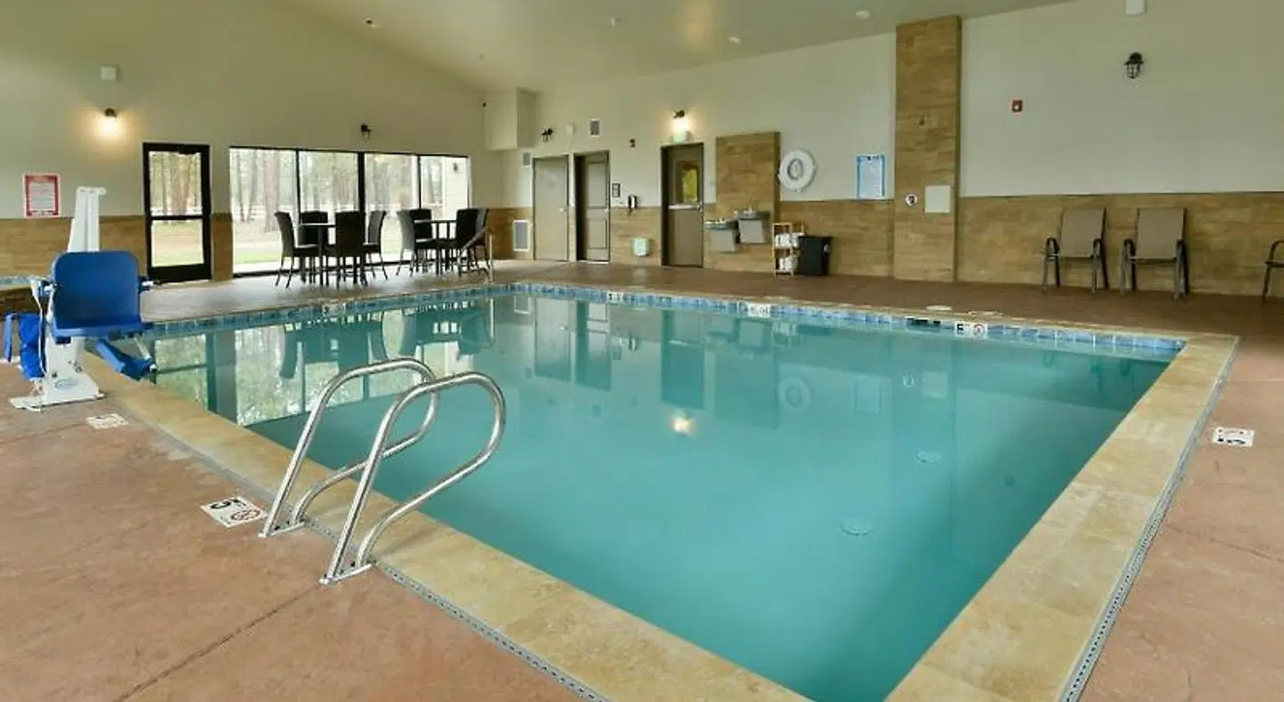 GrandStay Hotel & Suites Hallenbad