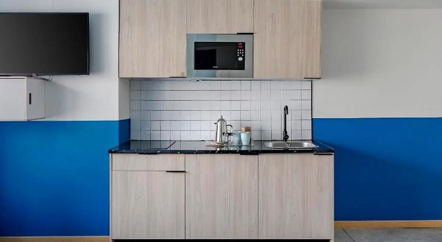 Bob W Chueca ROOM_EXAMPLE