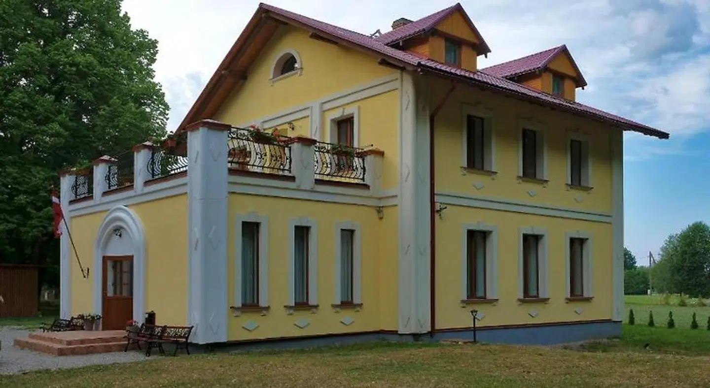 Le'u muia EXTERIOR