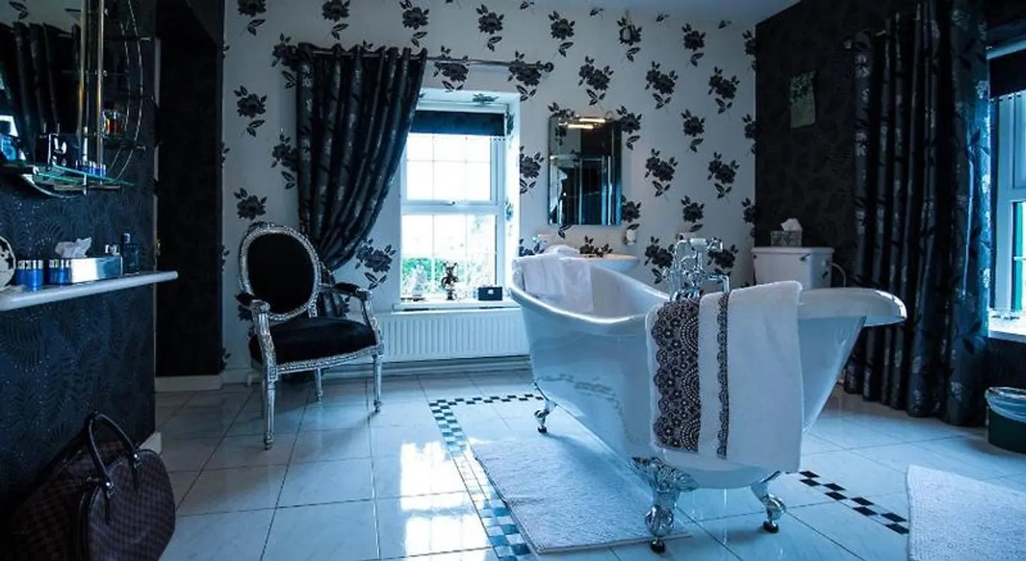 Bruckless Rest - Fine Country Living Hallenbad