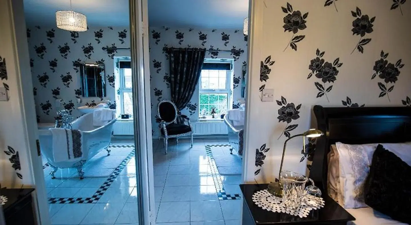 Bruckless Rest - Fine Country Living Hallenbad