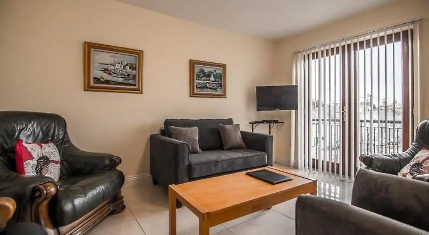 Donegan Court Aparthotel Lobby