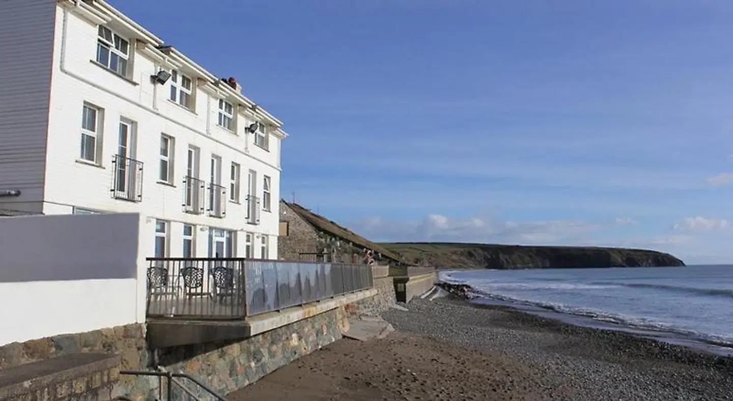 Gwesty Ty Newydd Strand