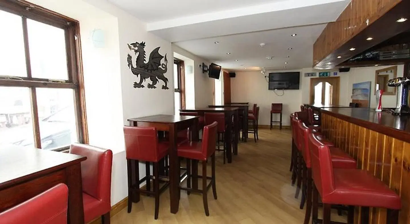 Gwesty Ty Newydd Bar