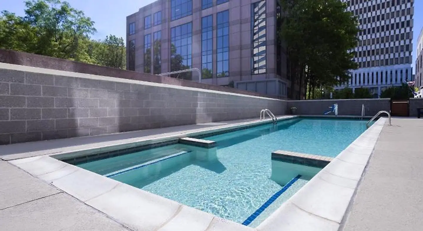Home2 Suites by Hilton Greenville Downtown OUTDOOR_POOL