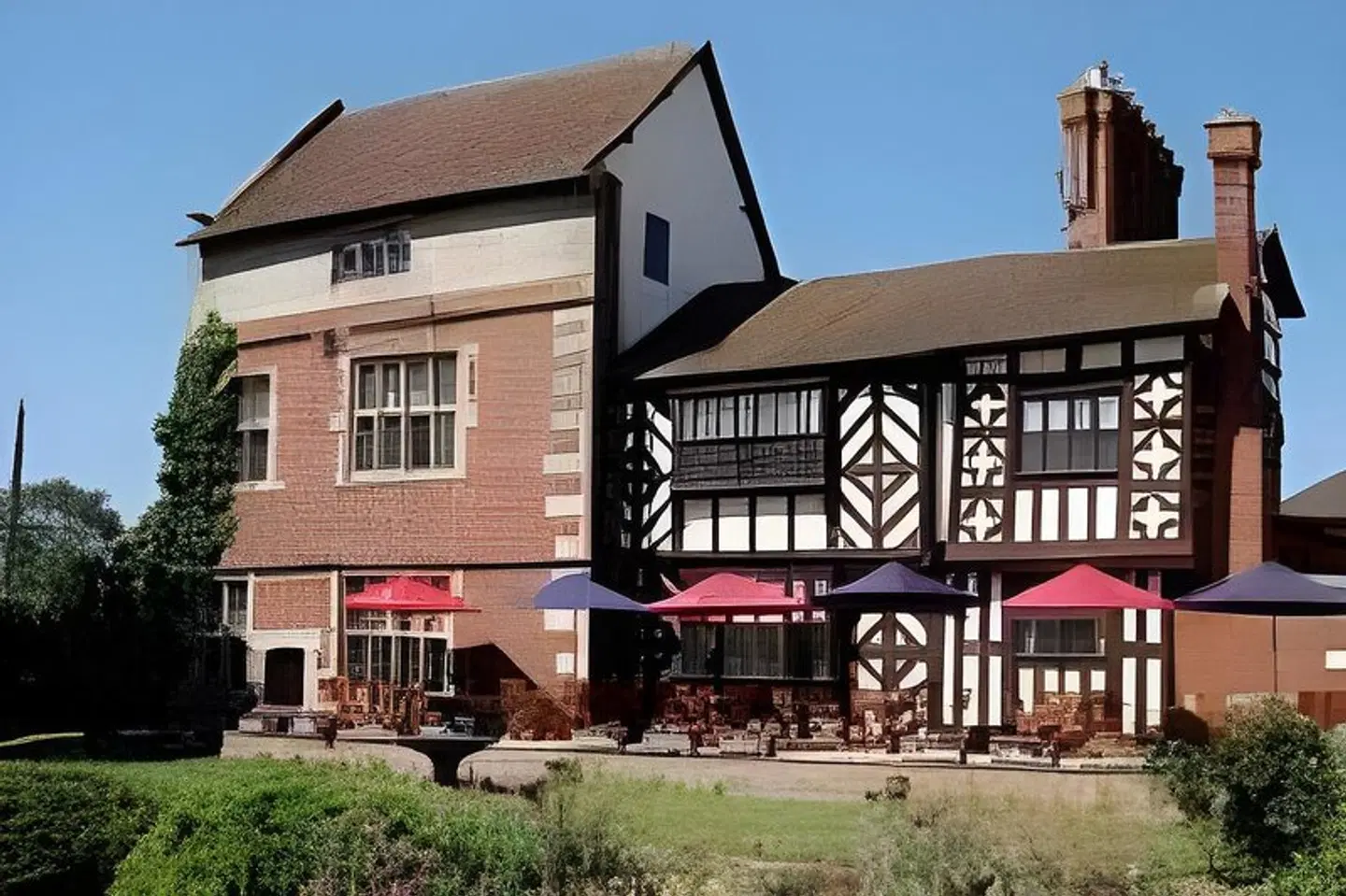 Albright Hussey Manor EXTERIOR