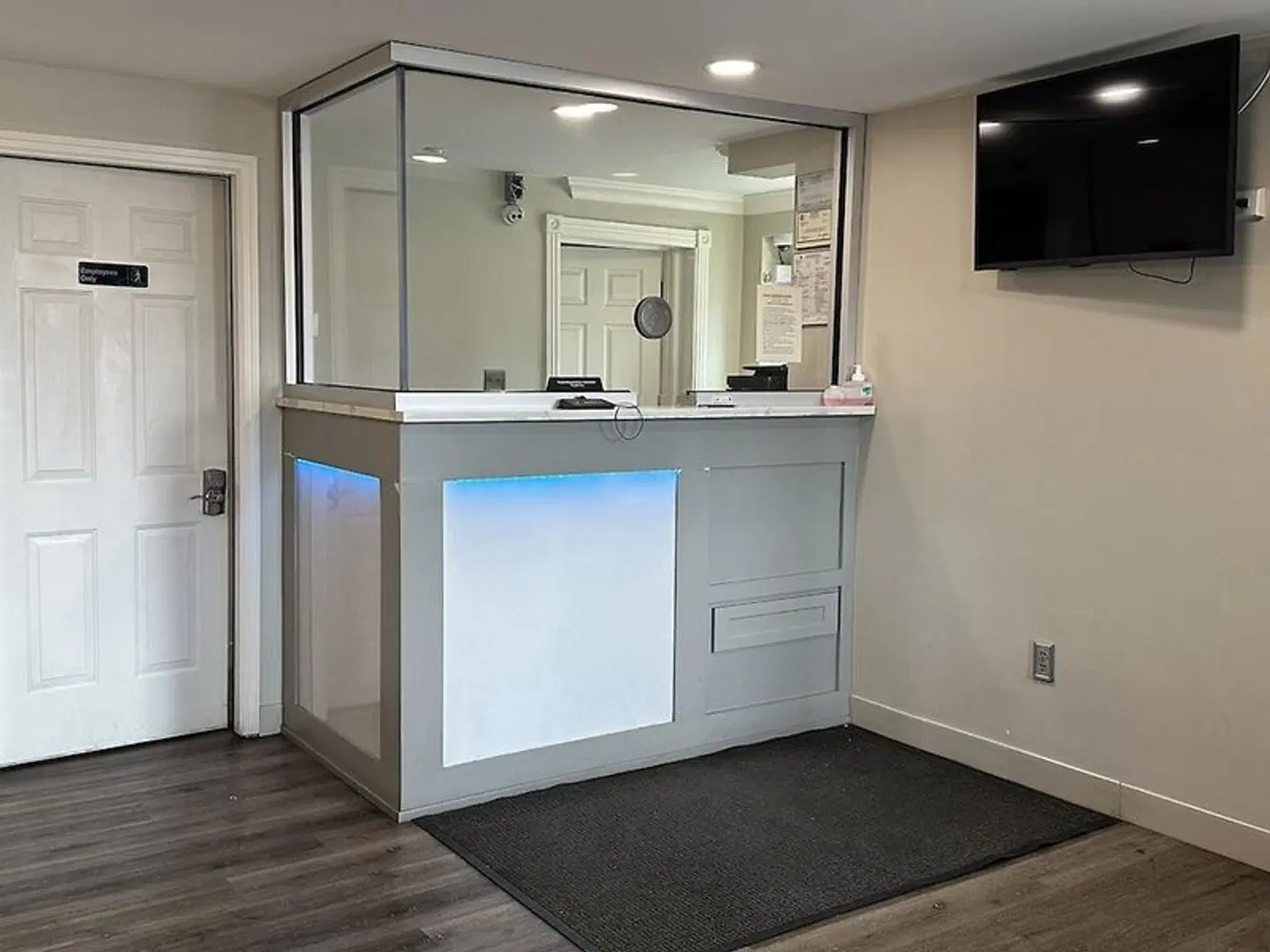 Quarters Inn & Suites ROOM_EXAMPLE