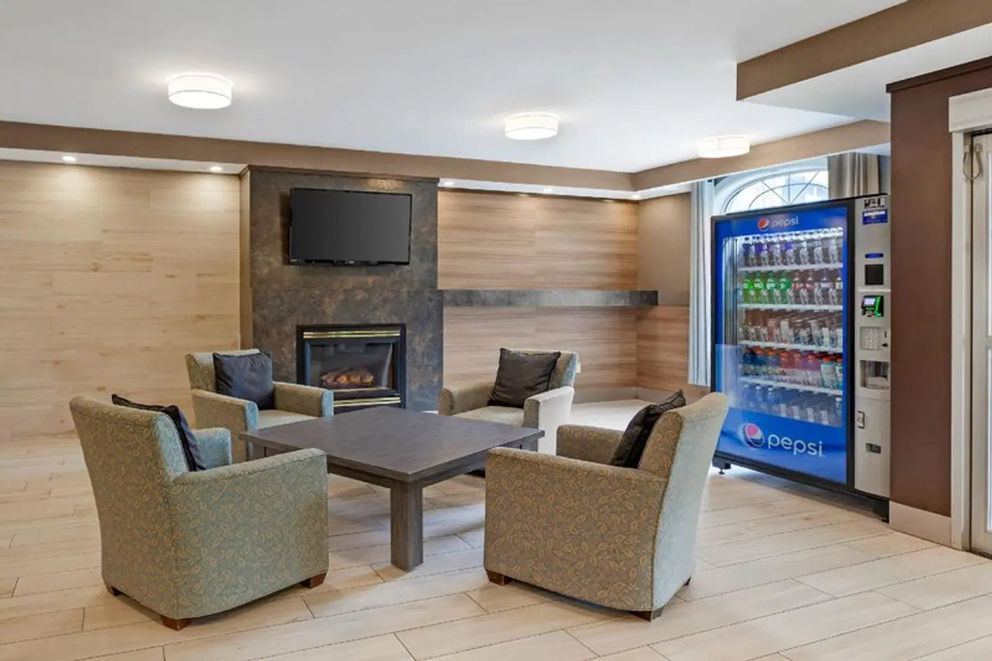 Quality Inn & Suites LOUNGE_LOBBY