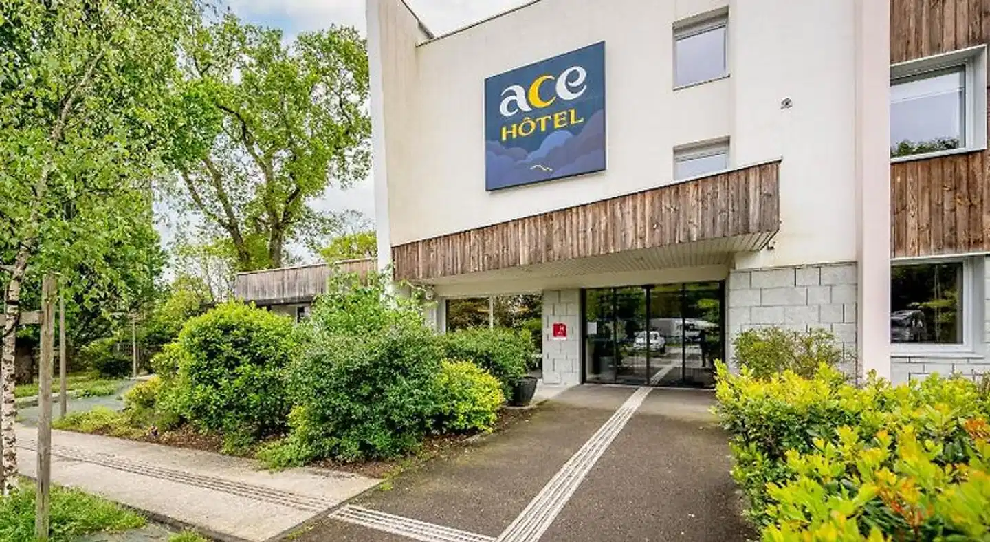 Cestas Hôtel Aussenansicht