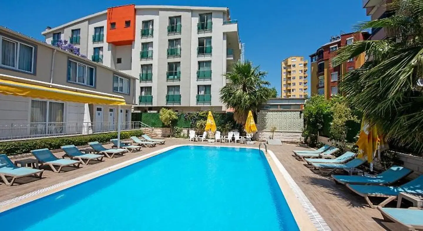 Citrus Luna Suit Hotel OUTDOOR_POOL