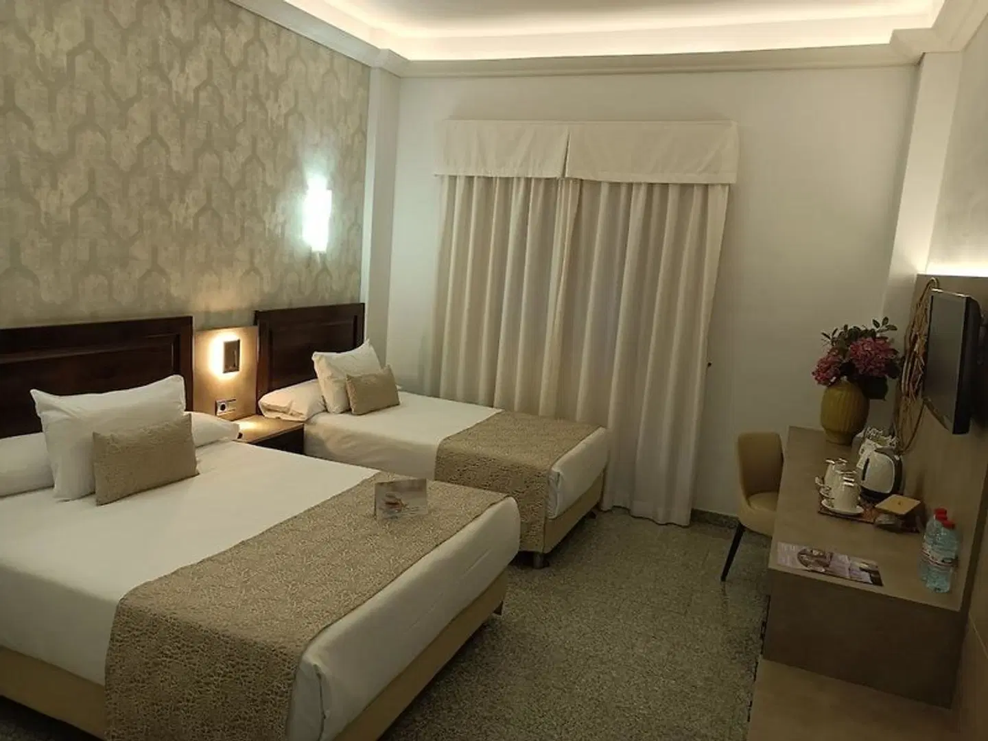 Plaza del Castillo ROOM_EXAMPLE