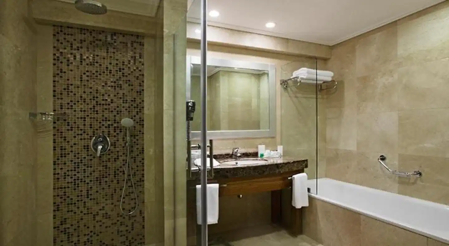 Holiday Inn Istanbul - Sisli Badezimmer