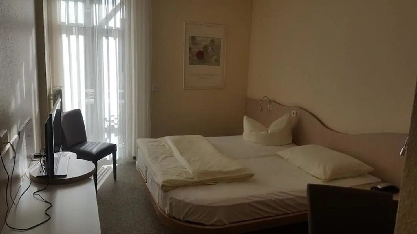 Engel ROOM_EXAMPLE