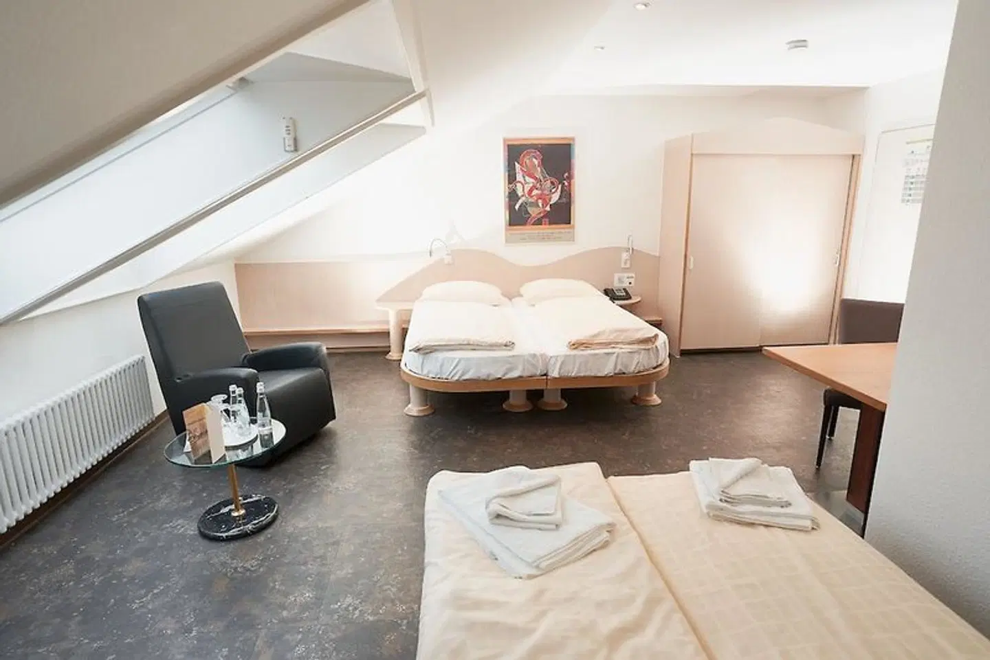 Engel ROOM_EXAMPLE