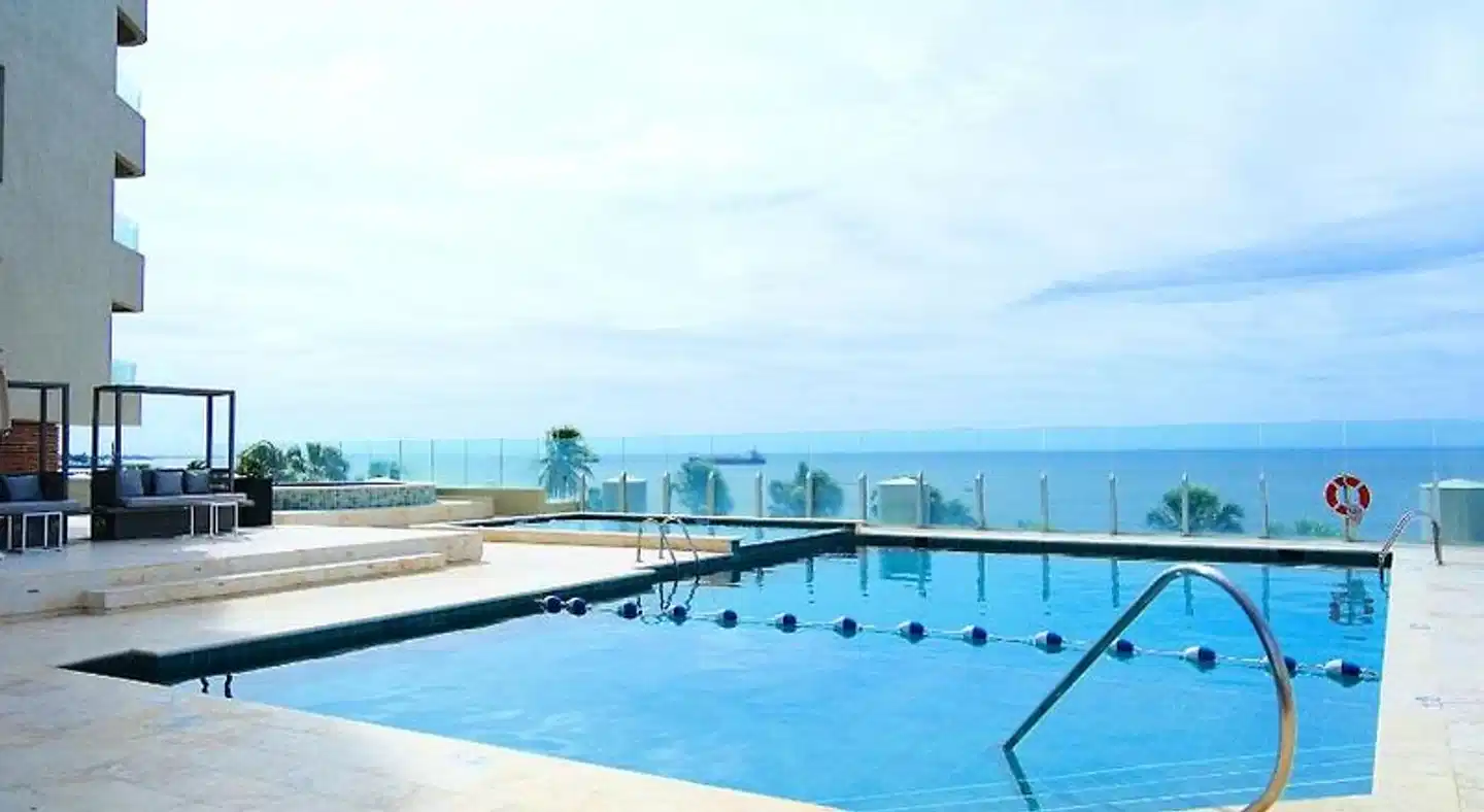 Crowne Plaza Santo Domingo Pool