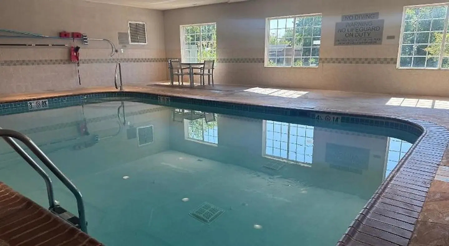 Country Inn & Suites by Radisson, Valparaiso, IN Hallenbad