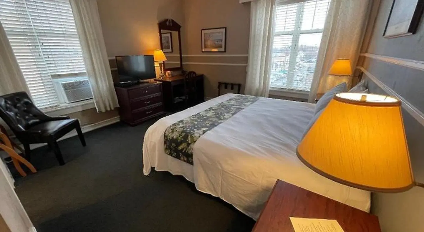 Kalispell Grand Hotel ROOM_EXAMPLE