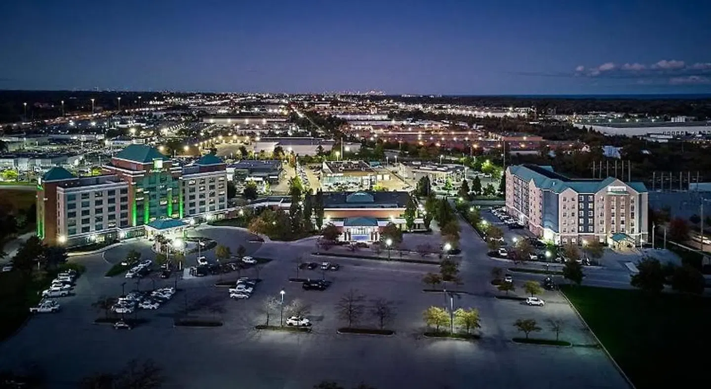 Holiday Inn & Suites Oakville @ Bronte by IHG EXTERIOR