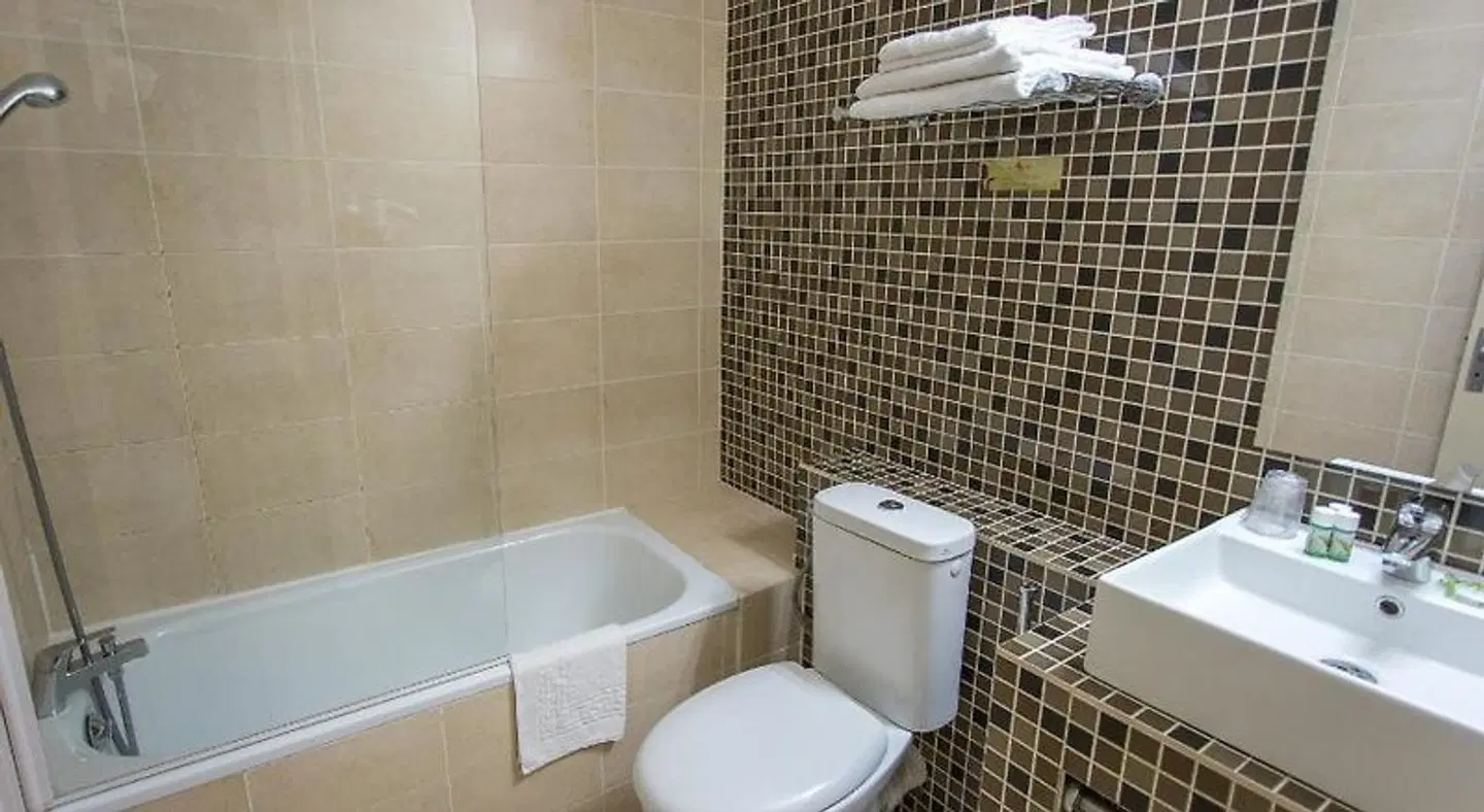 Hôtel LIFE Marseille VP Badezimmer