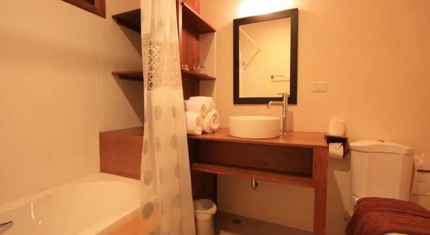 Vieng Mantra Hotel Badezimmer