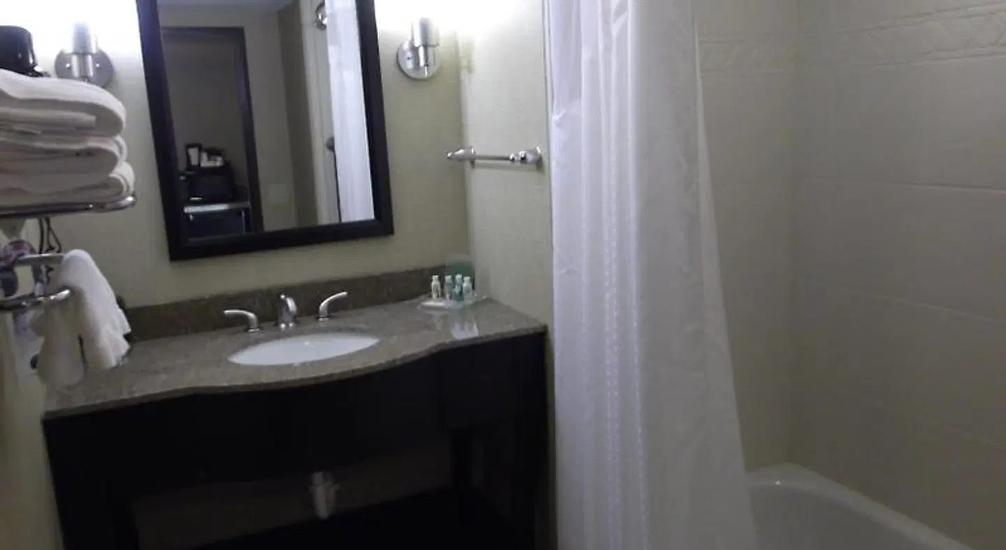 DoubleTree by Hilton Fort Worth Fossil Creek Badezimmer