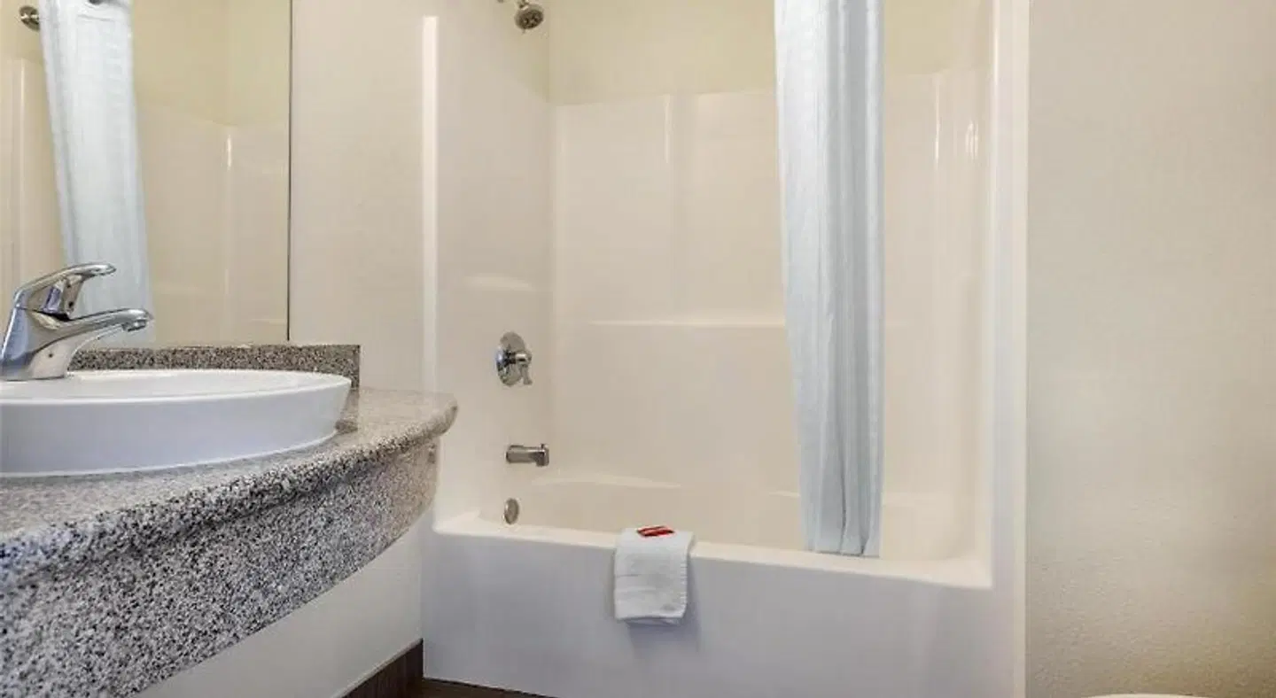 SureStay Plus Hotel by Best Western Niagara Falls East Badezimmer