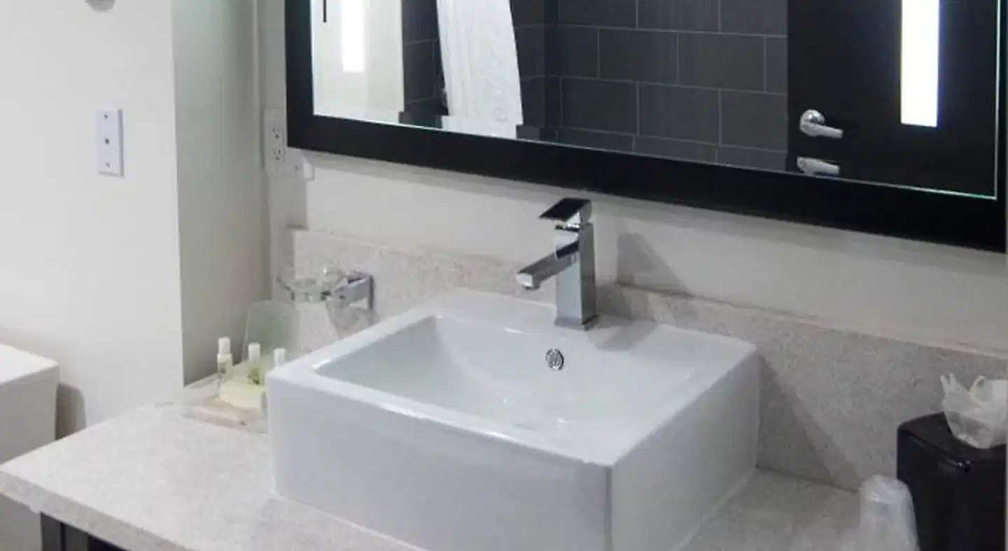 Holiday Inn Sarasota-Airport Badezimmer