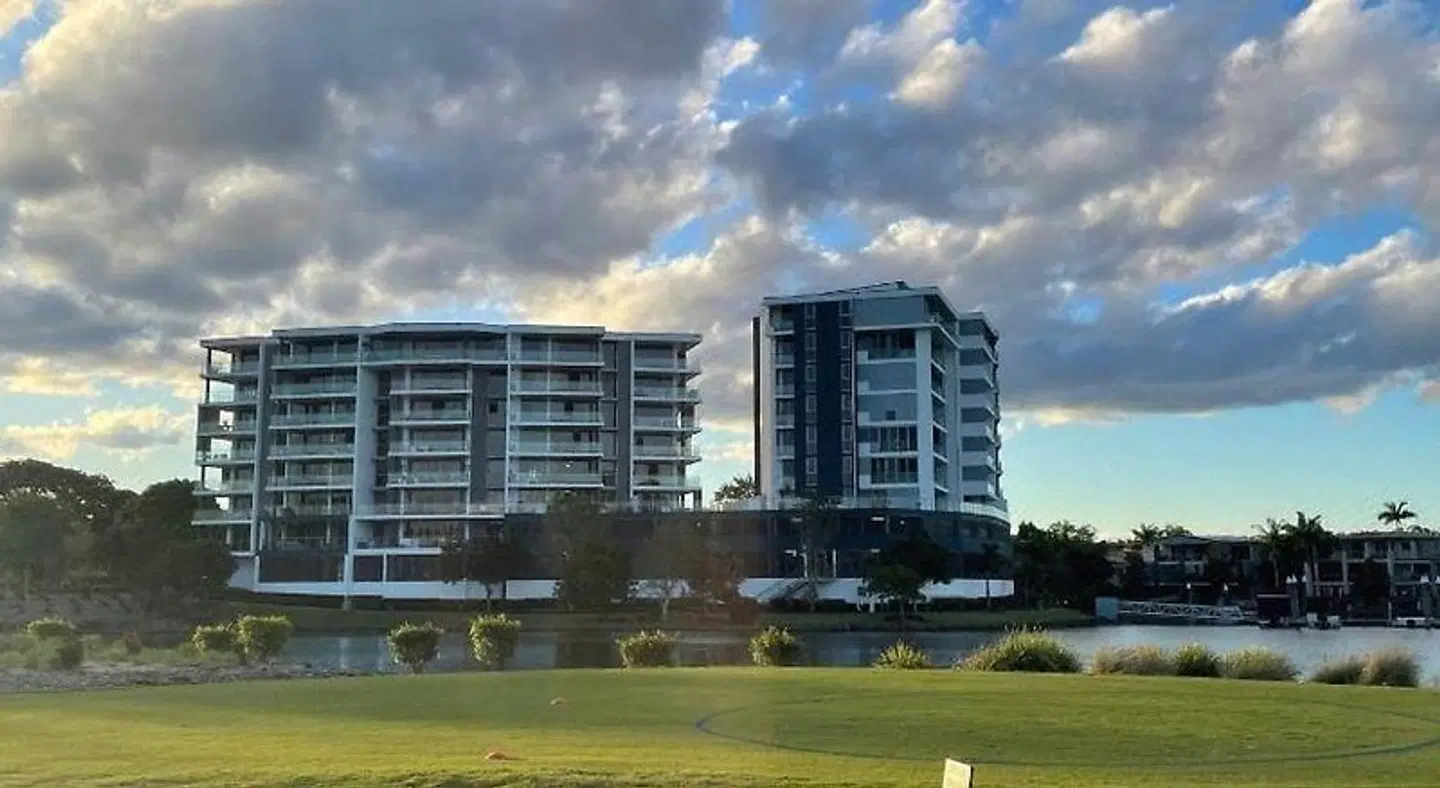 Signature Waterfront Apartments EXTERIOR
