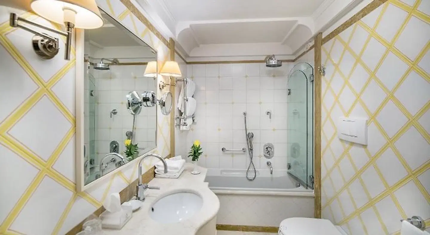 Relais et Châteaux Hotel Villa Franceschi Badezimmer