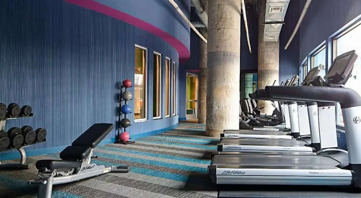 Aloft Dallas Downtown Sport und Entertainment