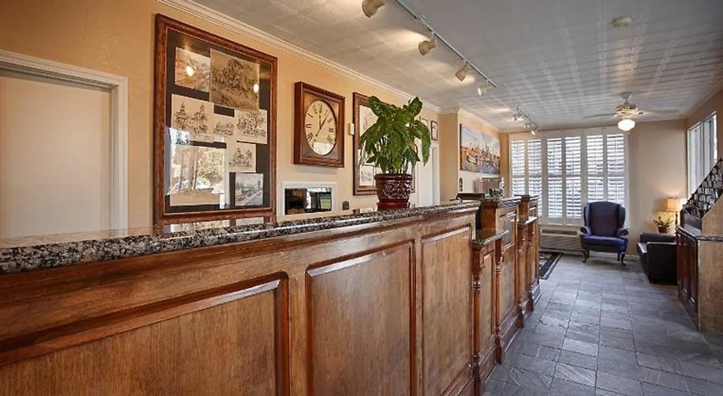 Best Western Sandman Bar