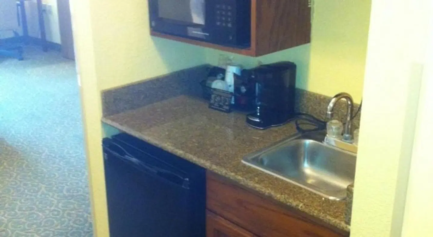 Best Western Plus Executive & Suites ROOM_EXAMPLE