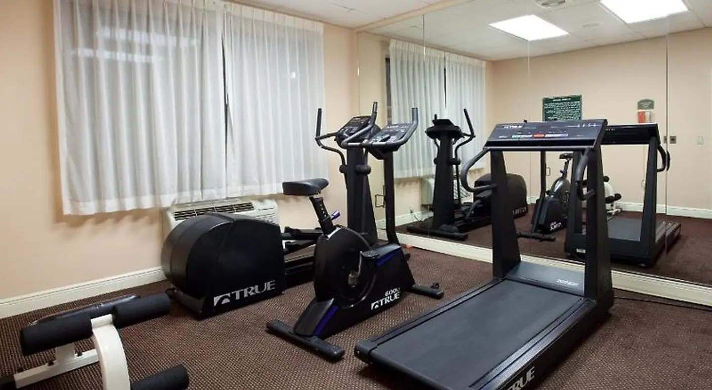 Best Western Plus Executive & Suites SPORTS_AND_LEISURE