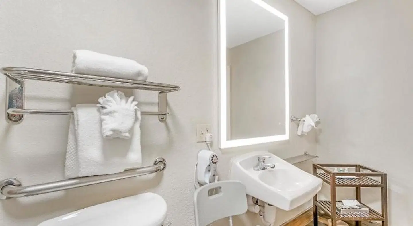 Quality Inn Daytona Speedway - I-95 Badezimmer