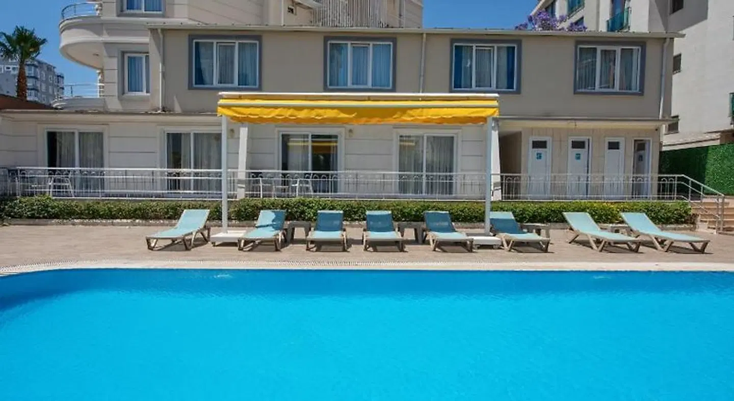 Citrus Luna Suit Hotel OUTDOOR_POOL