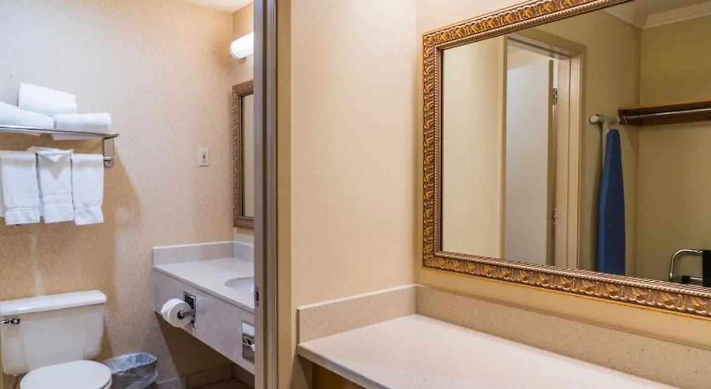 Best Western Inn & Suites Badezimmer