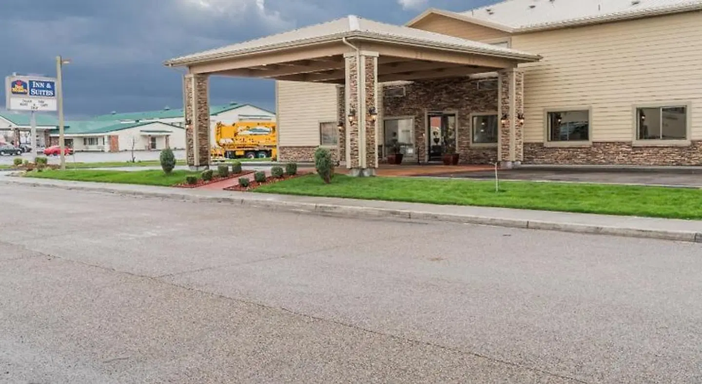 Best Western Inn & Suites EXTERIOR