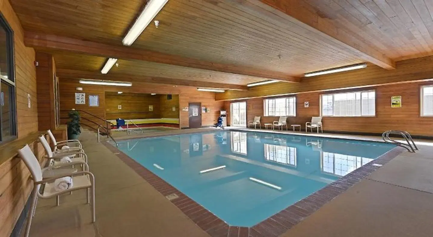 Best Western Plus Rama Inn Hallenbad