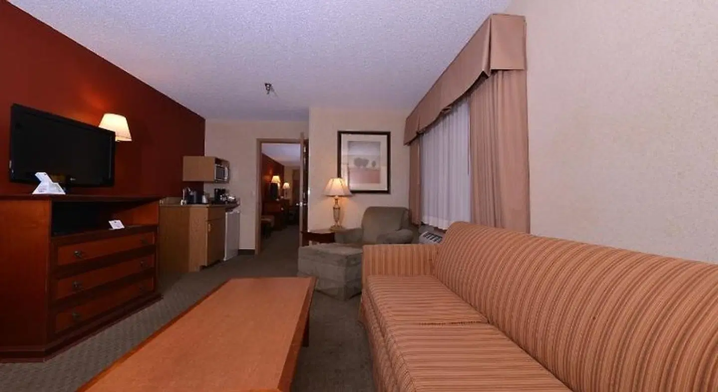 Best Western Plus Rama Inn ROOM_EXAMPLE