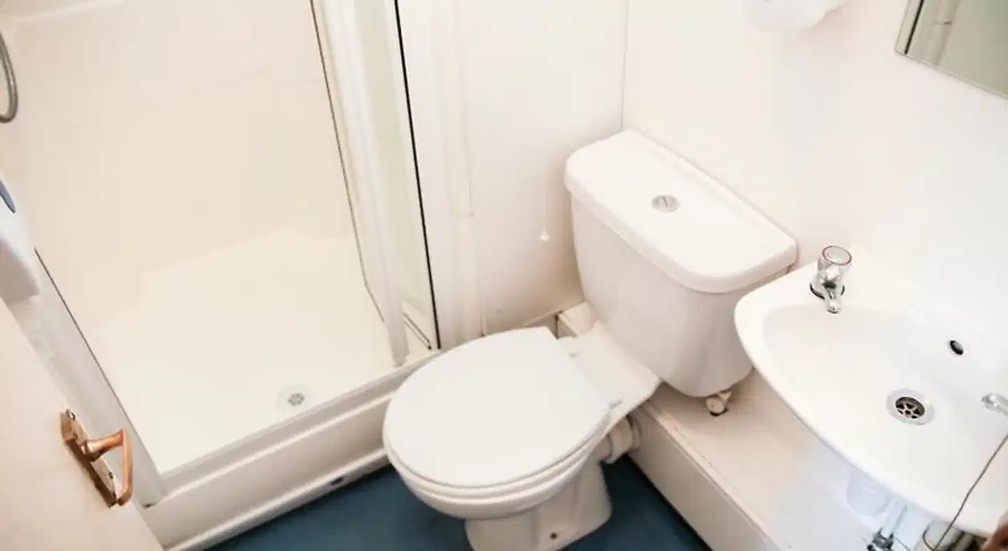 St Christopher's Inn Edinburgh Original Badezimmer