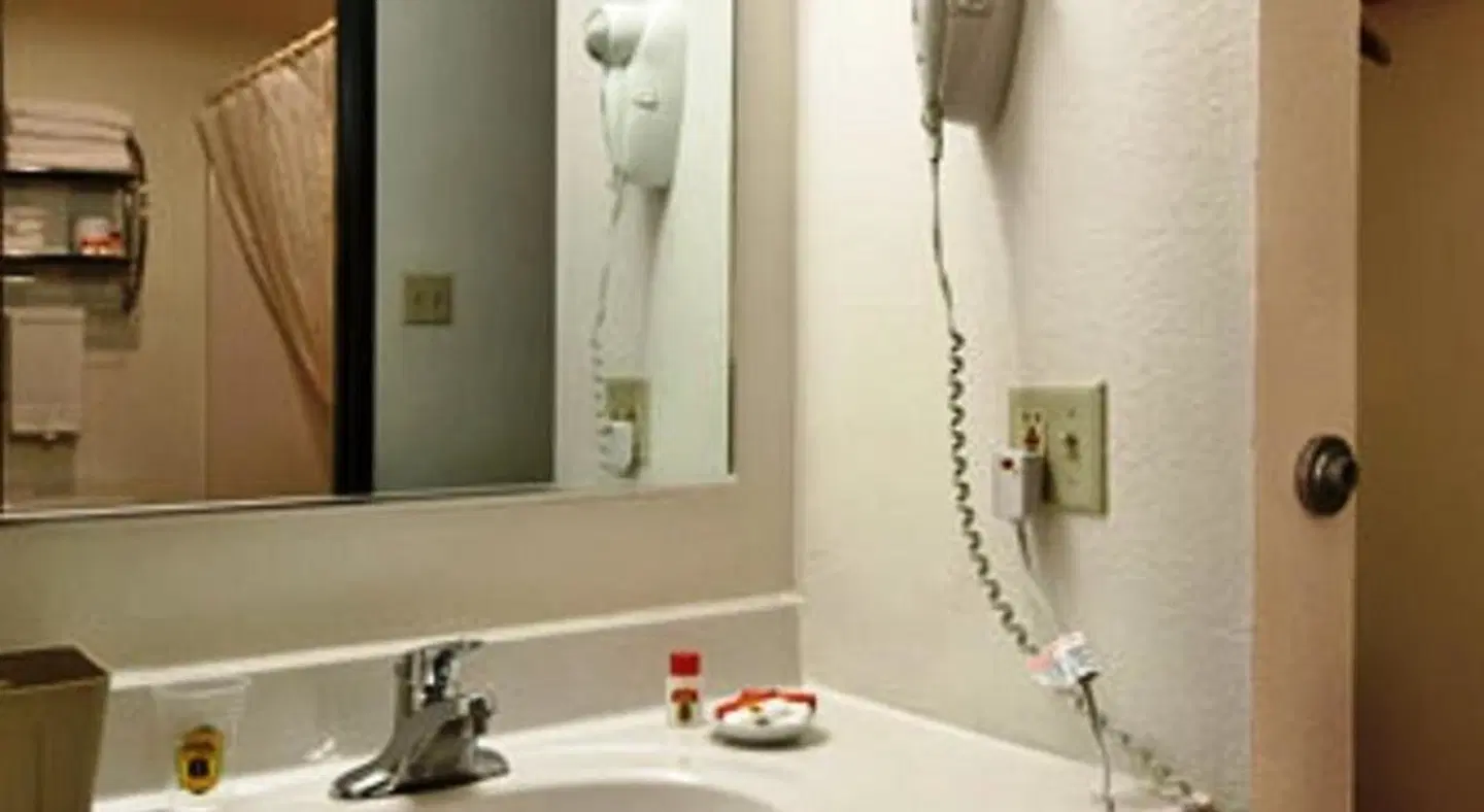 Super 8 by Wyndham Custer/Crazy Horse Area Badezimmer