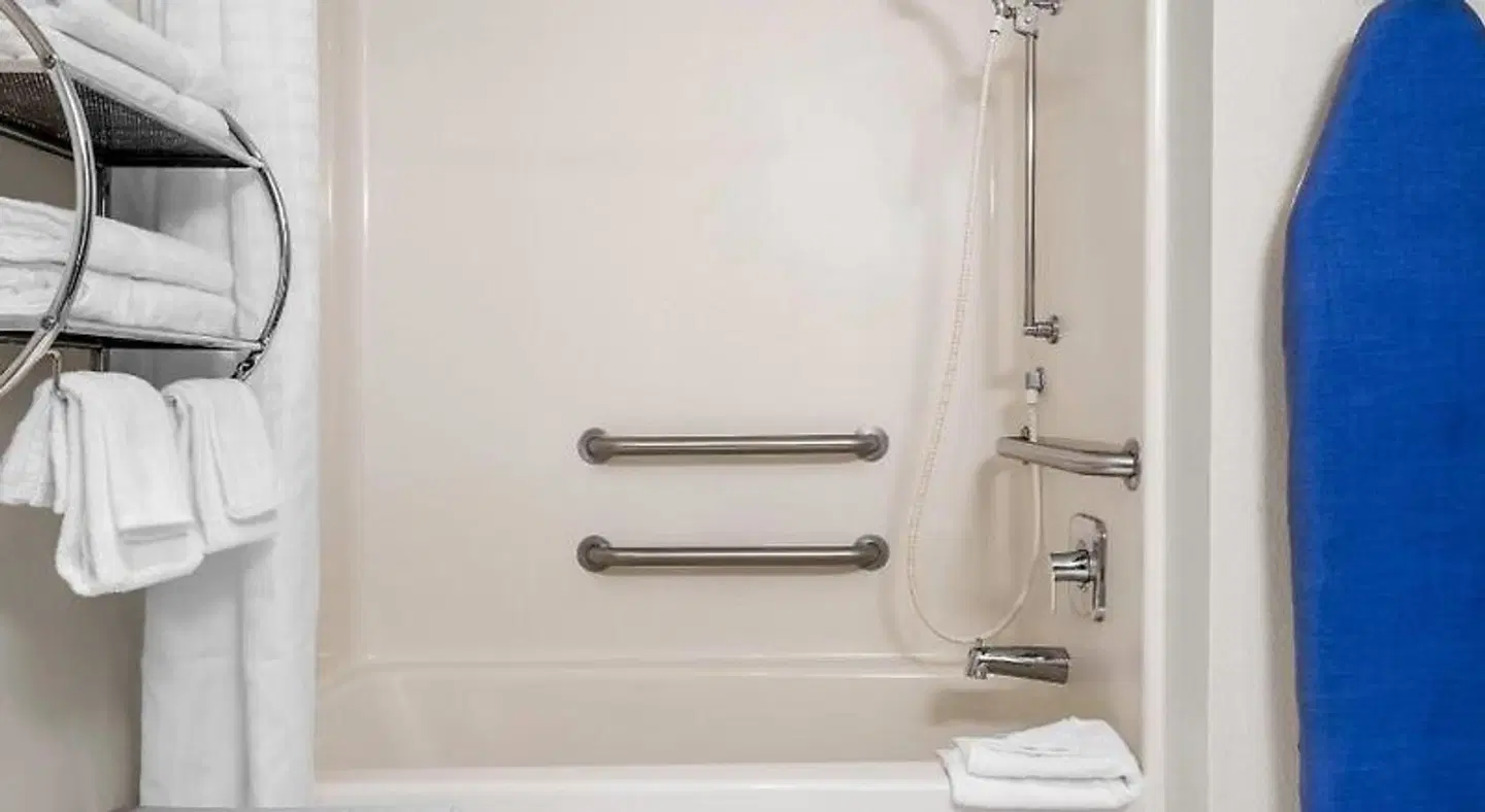 Super 8 by Wyndham Custer/Crazy Horse Area Badezimmer