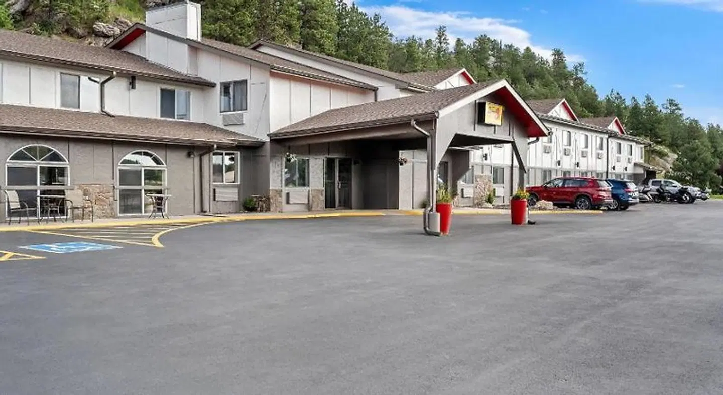 Super 8 by Wyndham Custer/Crazy Horse Area EXTERIOR