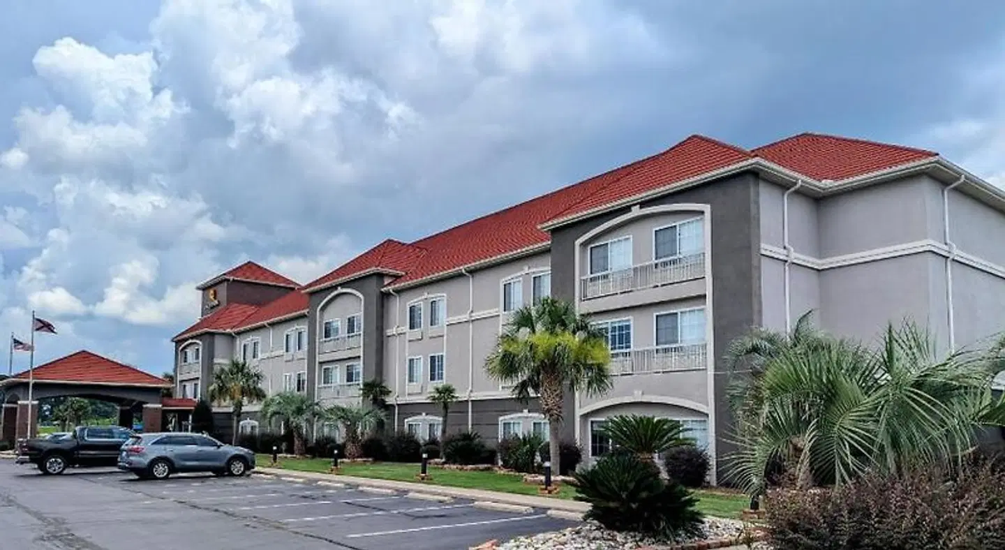 La Quinta Inn & Suites Prattville EXTERIOR