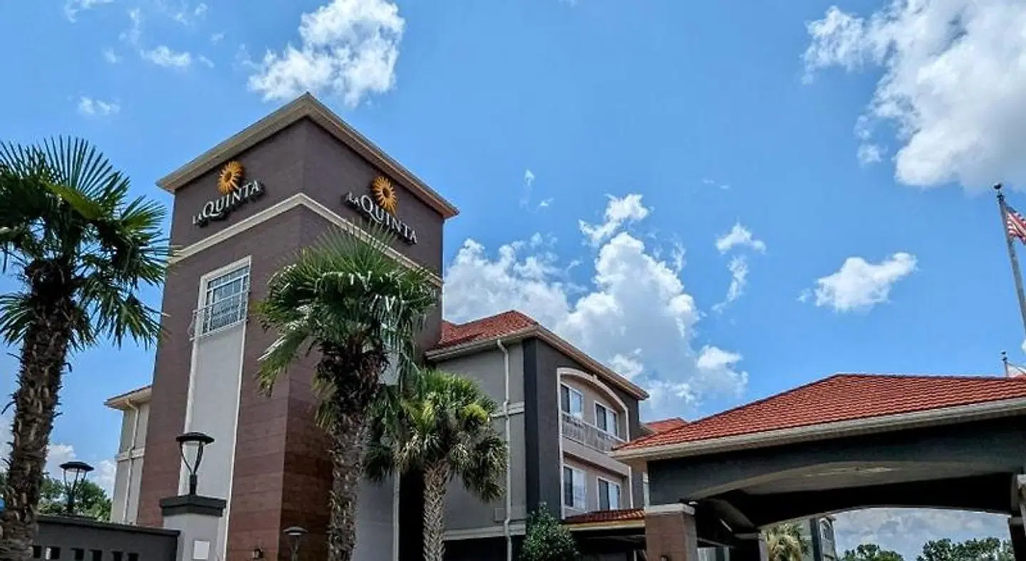 La Quinta Inn & Suites Prattville EXTERIOR