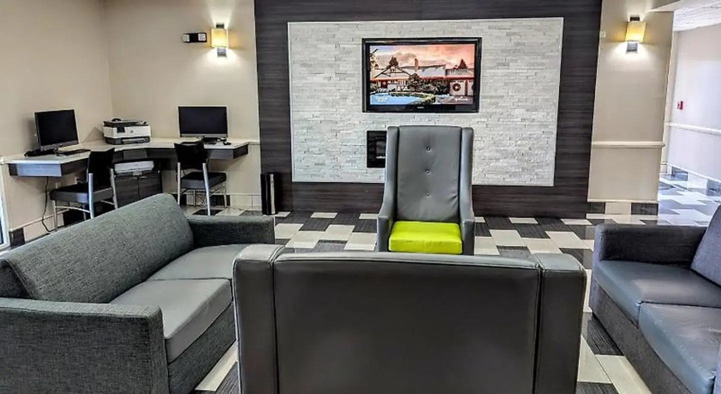 La Quinta Inn & Suites Prattville LOUNGE_LOBBY