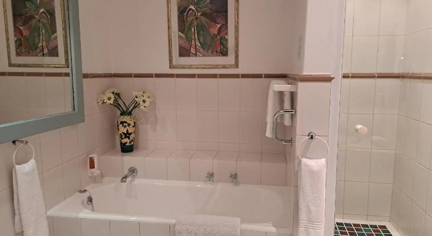 Paradiso Guesthouse & Self-catering Cottage Badezimmer