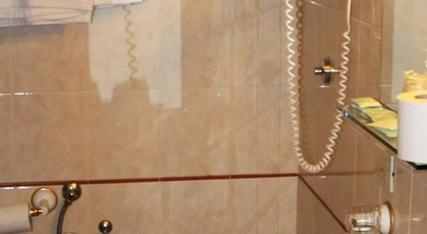 Hotel Bella Firenze Badezimmer